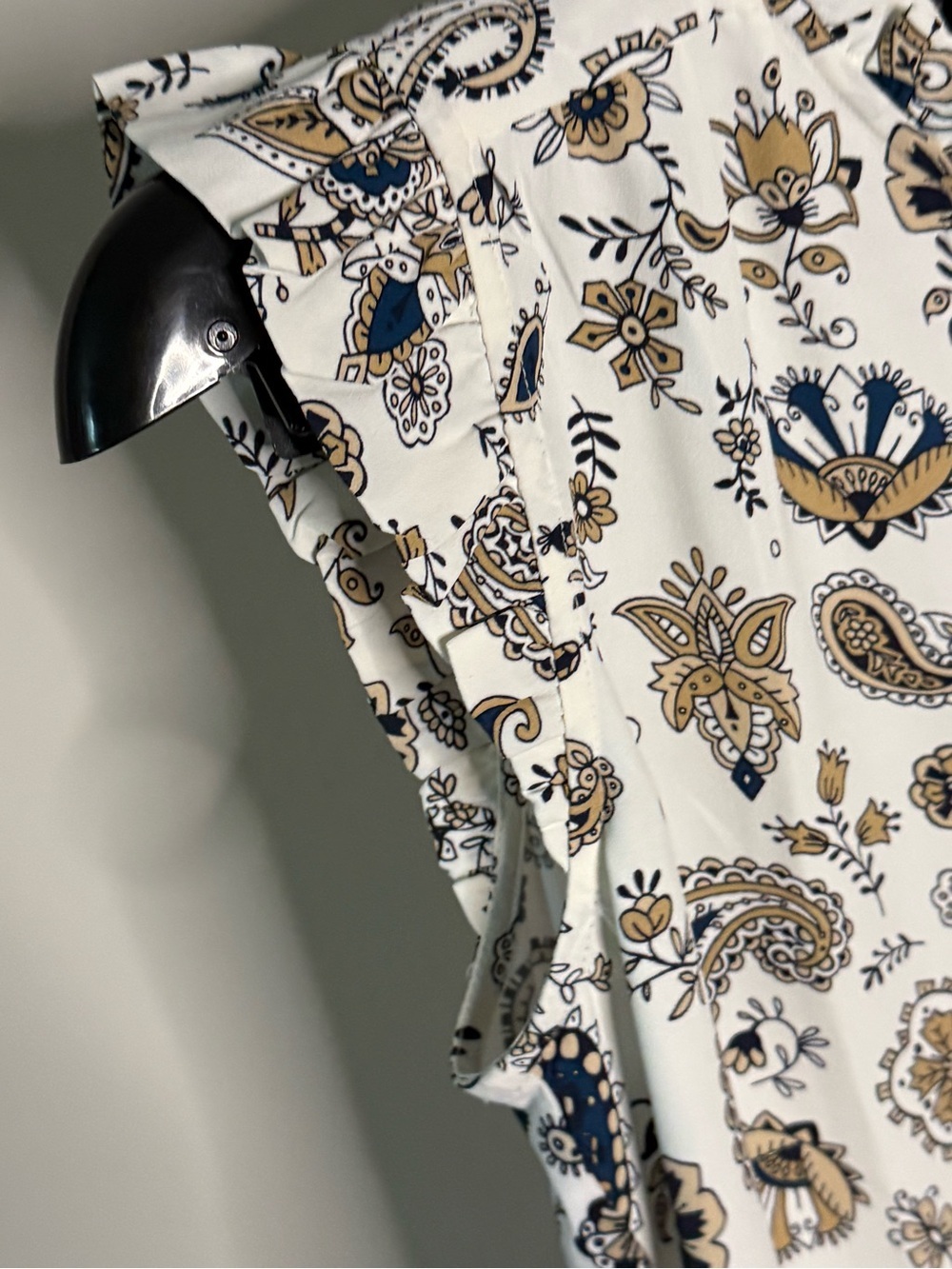 Ann Taylor NWT Floral Paisley Ruffle Sleeve Button Front Blouse XS - Picture 7 of 10